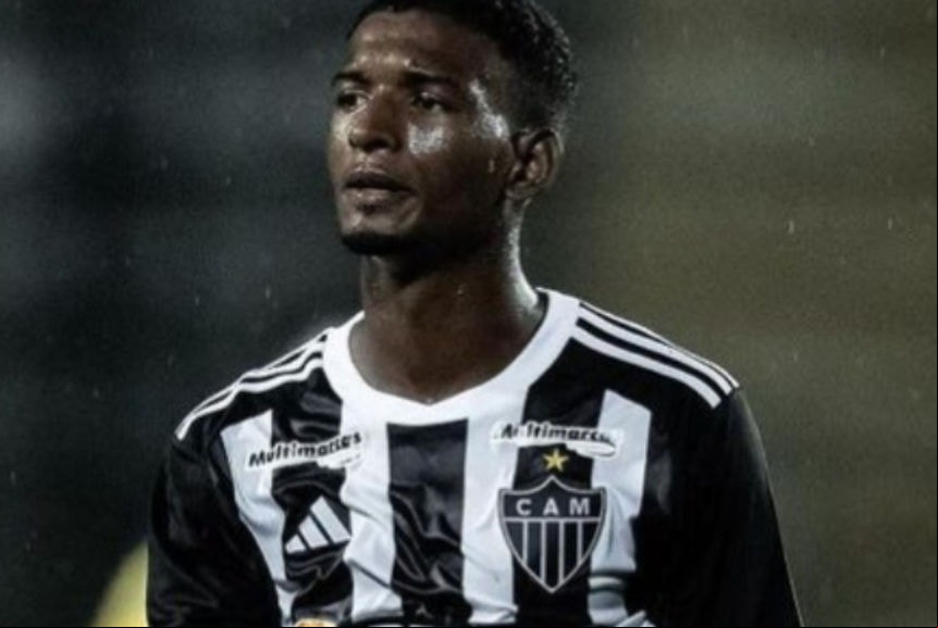 Volante Vitinho em ação pela equipe sub-20 do Atlético