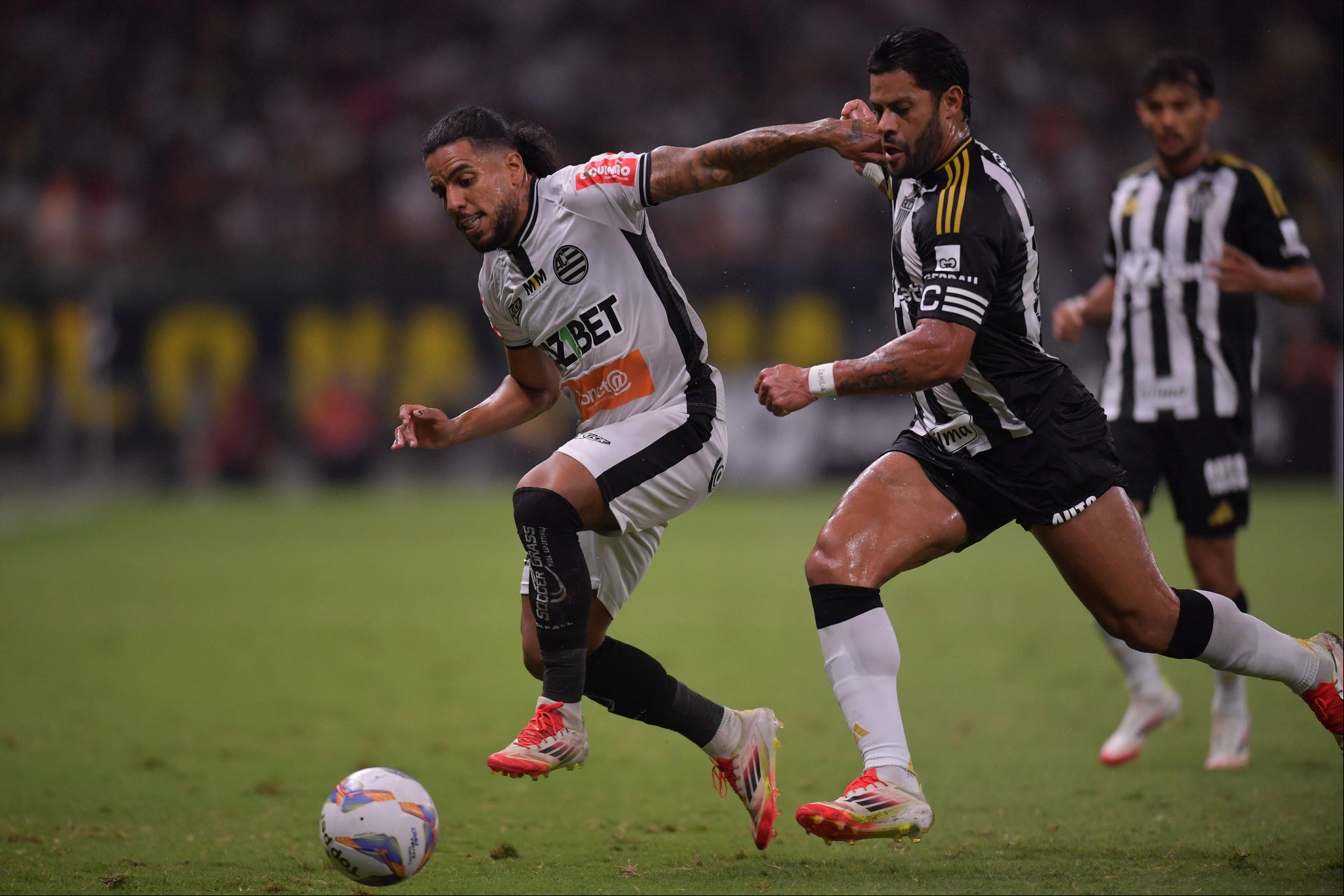 Lance da partida entre Atlético e Athletic, no Mineirão; equipe do interior criou boas chances de gol