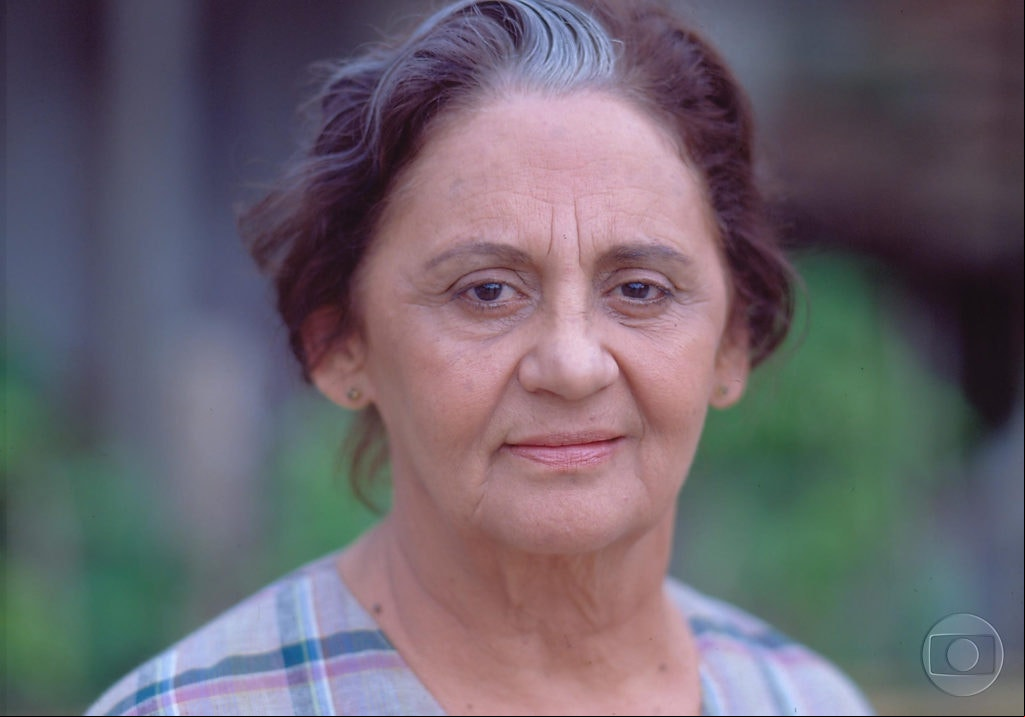 Laura Cardoso (Isaura Araújo)
