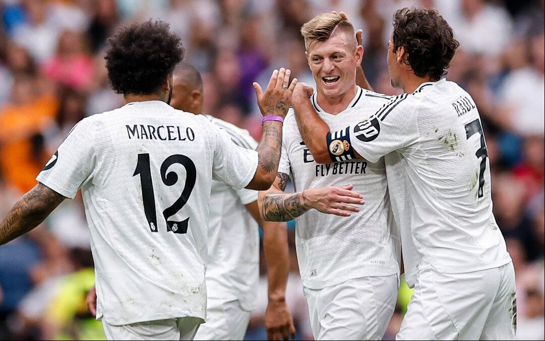 Tony Kroos, Marcelo e outras lendas entraram em campo pelo Real Madrid (Foto: Reprodução/Real Madrid)