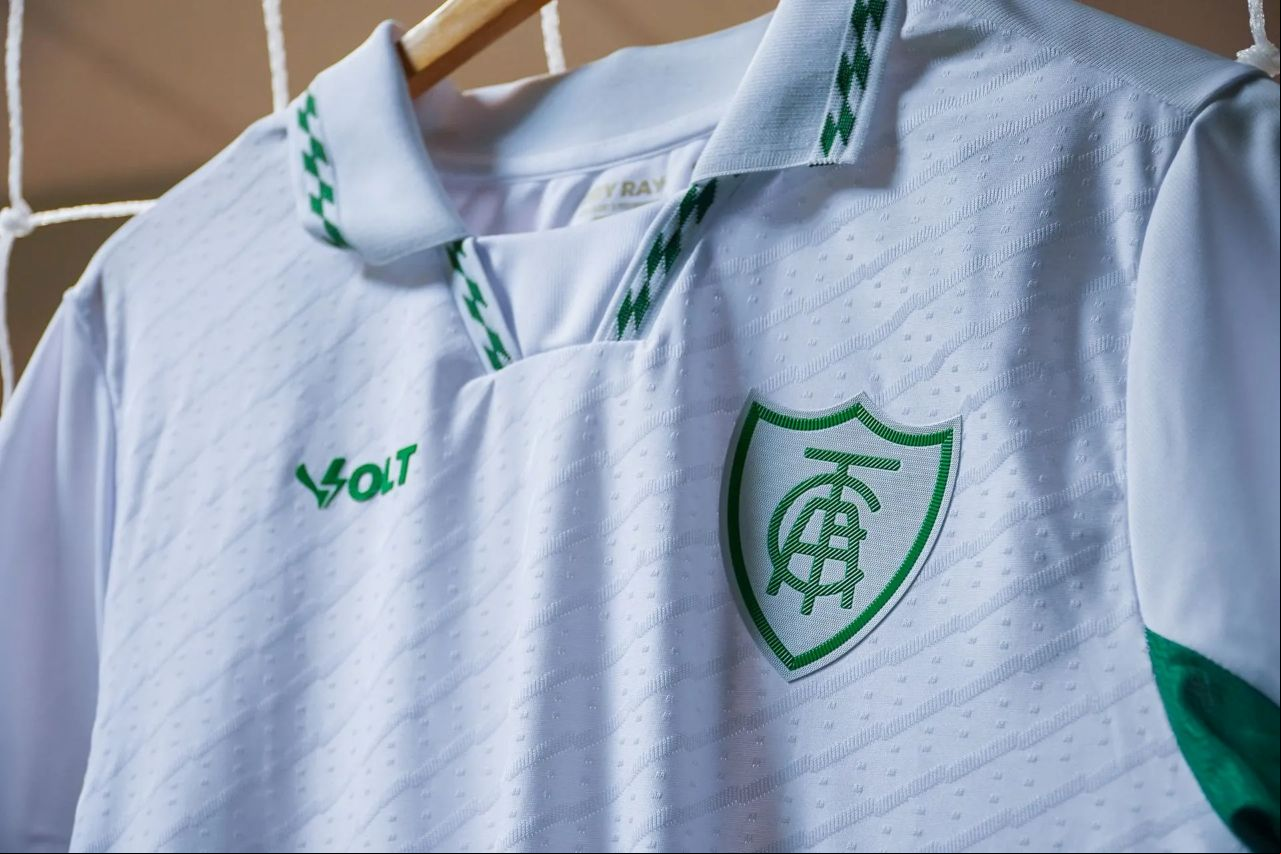 Nova camisa branca do América homenageia decacampeonato mineiro