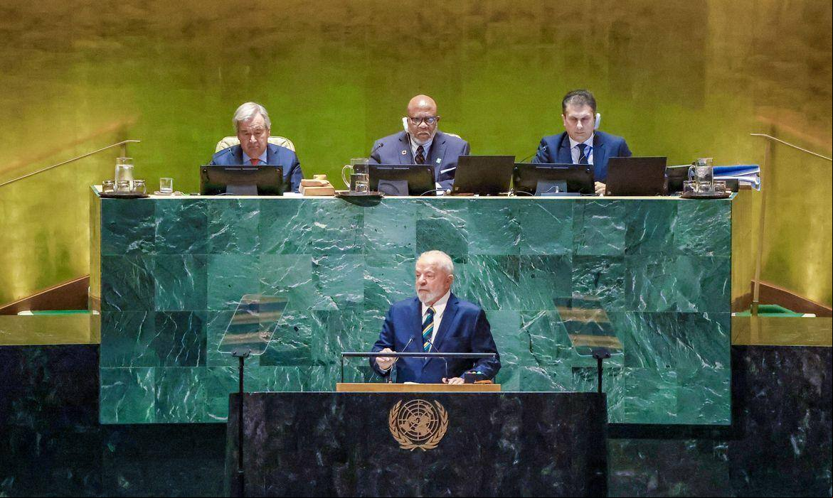 O presidente Luiz Inácio Lula da Silva ao abrir o debate geral de chefes de Estado da 78ª Assembleia Geral das Nações Unidas (ONU), em Nova York
