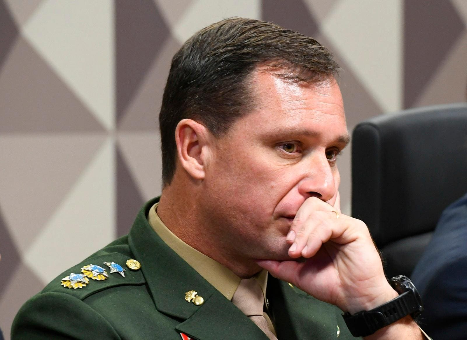 Mauro Cid, ex-ajudante de ordens de Jair Bolsonaro, é peça-chave nas investigações que envolvem o ex-presidente e seus aliados.