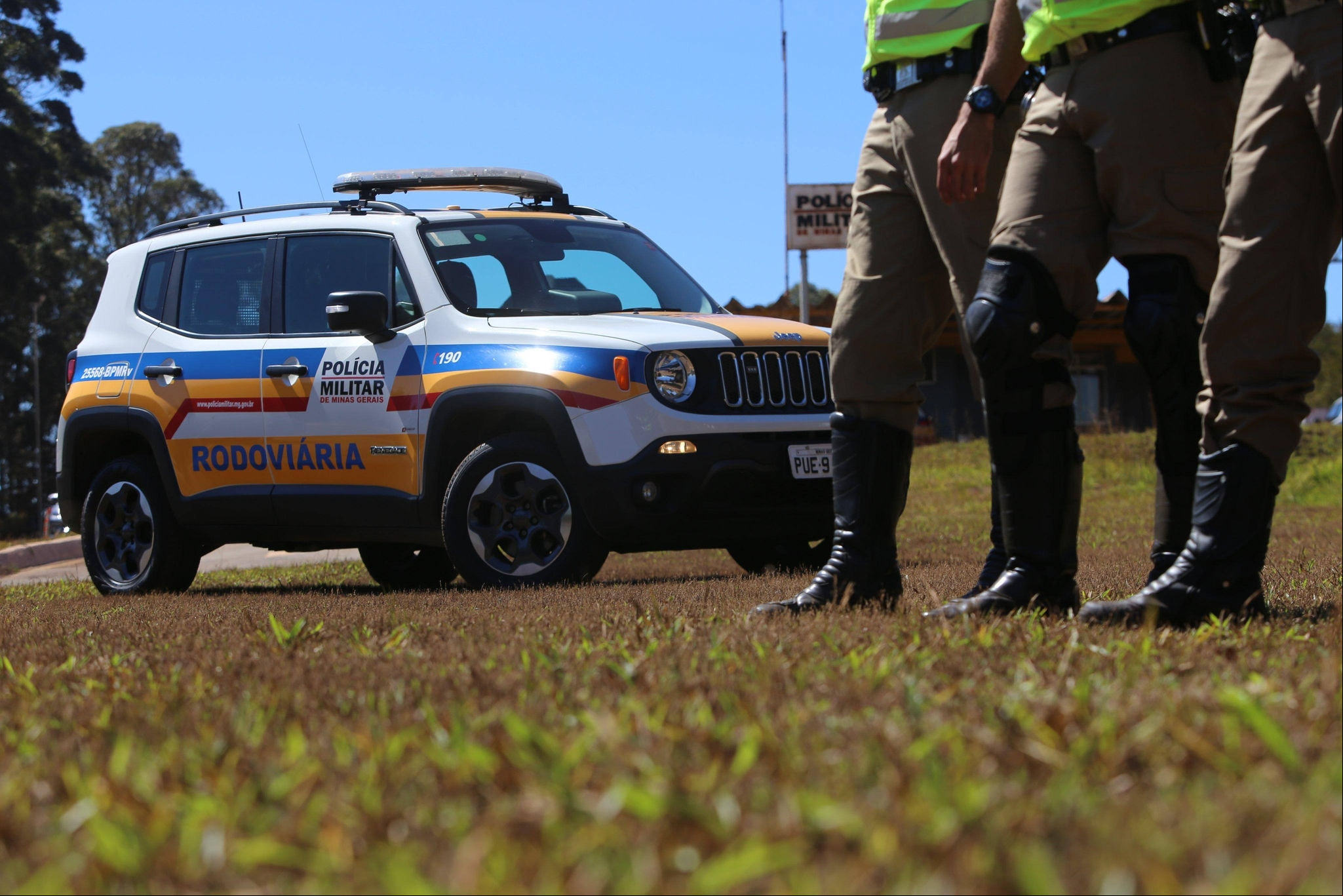 Mulher foi presa pela Polícia Militar Rodoviária com grande quantidade de drogas em Serra do Salitre