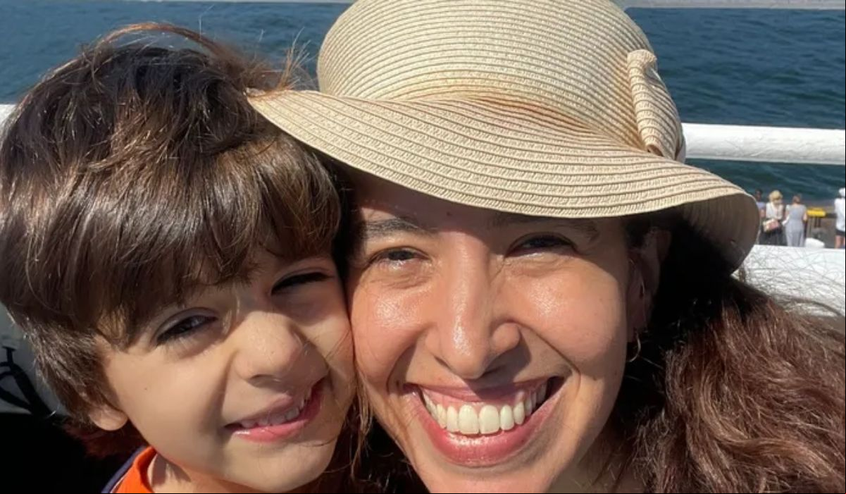 Mãe e filho foram atropelados após um ônibus invadir o ponto onde eles aguardavam o transporte
