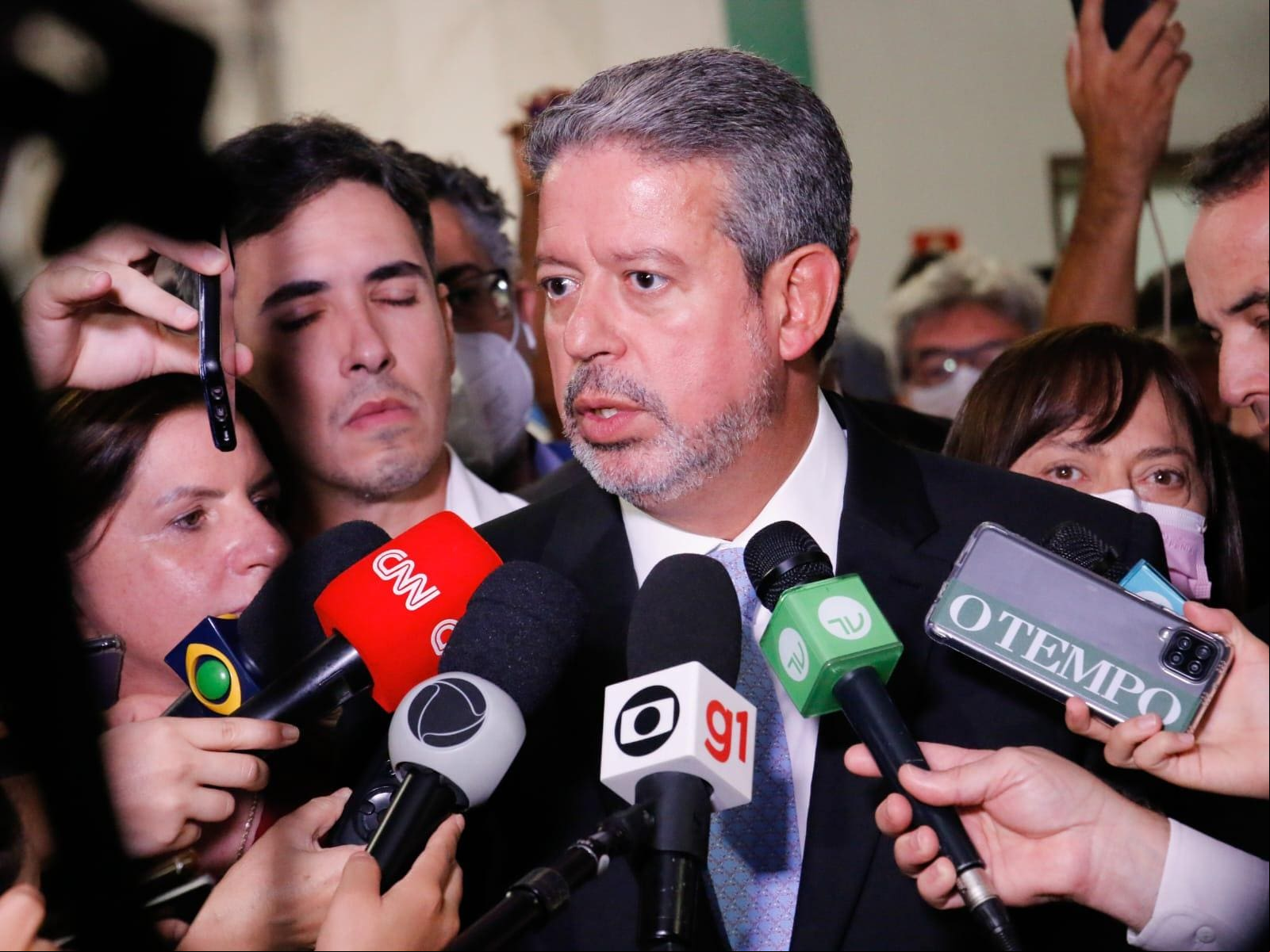Arthur Lira quer acelerar votação do chamado PL das Fake News, apesar de críticas da oposição