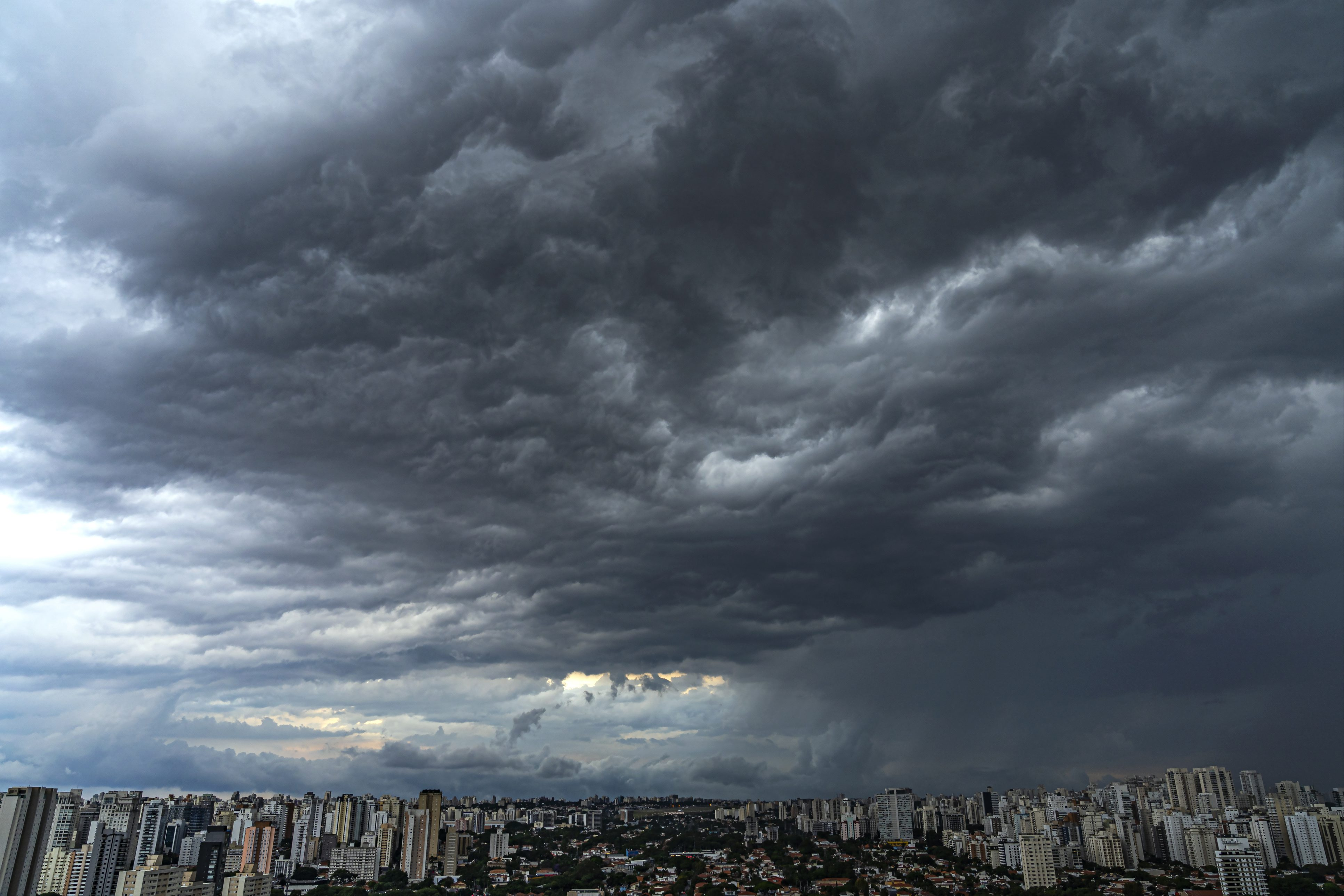 INMET emite alerta amarelo de chuvas intensas com risco de corte de energia em Faro e Região até quinta-feira (12)